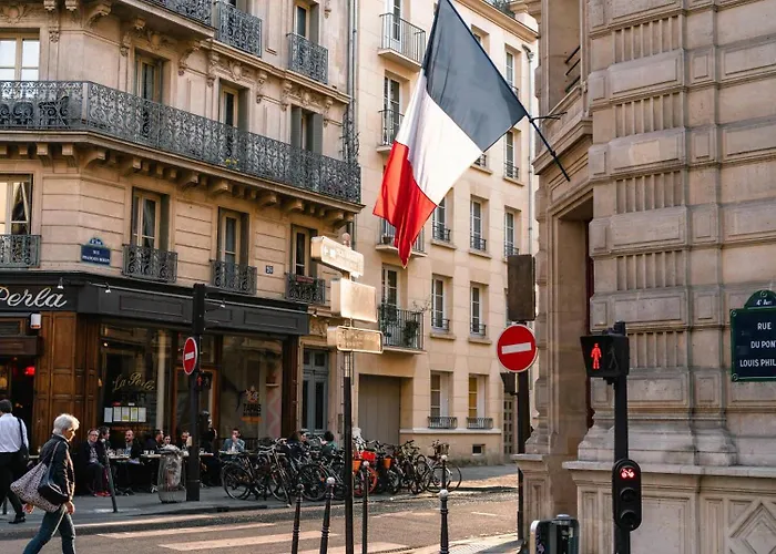 L\'Elegance A La Parisienne